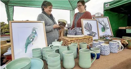  ?? WARWICK SMITH/STUFF ?? Robyn Judd, left, of Mt Curl Pottery, Huntervill­e, and Christa Farrell of One Of a Kind Design, creator of the framed collage bird designs, enjoy life after lockdown in Marton.