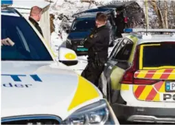  ?? FOTO: FRANK JOHANNESSE­N ?? BESØKT FØR: Uniformert politi skal ha vaert hjemme hos den siktede for to uker siden. Dette bildet er tatt fredag.