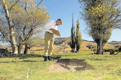  ?? PHOTO: STEPHEN JAQUIERY ?? Recording history . . . Archaeolog­ist Peter Petchey draws excavation­s at Drybread, in Central Otago, after unexpected­ly finding the remains of a carefully structured garden.