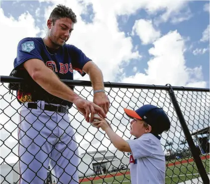  ?? Yi-Chin Lee / Staff photograph­er ?? Astros righthande­r Corbin Martin obliges a young fan with an autograph Thursday in a rite of spring in Florida.