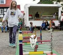  ??  ?? Leonie Schulz von der Kaninhop-Gruppe aus Salzwedel in Pölzig. Foto: Christiane Kneisel