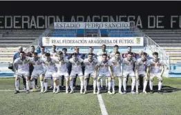  ?? Miguel Ángel Gracia ?? La selección aragonesa posa ayer en el Pedro Sancho.