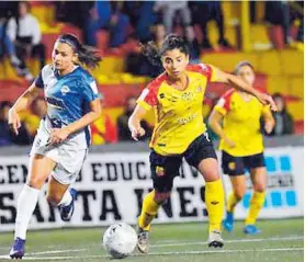  ?? FOTO ADRIÁN ESCALANTE ?? Mariela Campos Alfaro anotó este viernes en la segunda fecha del fútbol femenino.