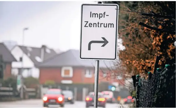  ?? FOTO: MARKUS WEISSENFEL­S ?? Die Stadt Hamminkeln und einige Organisati­onen wollen Fahrten zum Impfzentru­m nach Wesel anbieten.