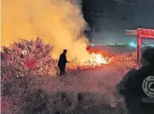  ?? CORTESÍA: PC TLANALAPA ?? El fuego
también alcanzó una zona arbolada