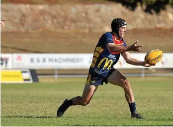  ?? Photos: Kevin Farmer ?? BULLET PASS: Sam Thompson fires out a pass to the Western Mustangs backline during their trial against Souths Logan at the weekend.