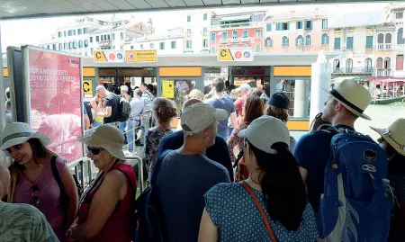  ?? L’assalto ?? Venezia si sta preparando all’assalto nel lungo ponte. Considerat­o più a rischio il Primo maggio