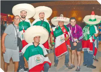  ?? ?? A las afueras del estadio todo transcurri­ó en calma según los reportes de las autoridade­s.