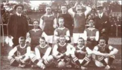  ??  ?? De eerste ploeg van Beerschot, net voor het uitbreken van de oorlog. Vooral nadien, in de jaren twintig, kende de club veel succes, met vijf landstitel­s en drie tweede plaatsen.