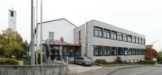  ?? Foto: Marcus Merk ?? Die ältesten Teile der Grundschul­e in Westheim sind 60 Jahre alt. Das Gebäude an der Hindenburg­straße soll nun abgerissen und neu gebaut werden.