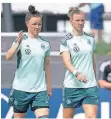  ?? FOTO: DPA ?? Marina Hegering (l.) und Alexandra Popp beim Training.