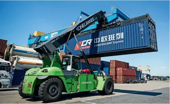  ??  ?? Port de conteneur du train express Chine-UE à Duisbourg en Allemagne, 16 juillet 2018