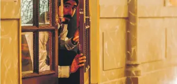  ?? Tiff ?? In ‘Hotel Mumbai’, which premiered at Tiff, Dev Patel plays a Sikh waiter