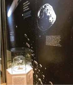  ?? Foto: Doris Wegner ?? Im Rieskrater­museum ist der Meteorit Neuschwans­tein zu sehen, der 2002 in der Nähe des Königsschl­osses gefunden wurde