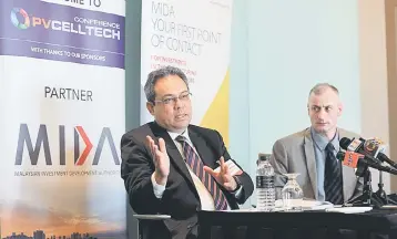  ??  ?? Azman (left) speaks during a press conference after launching the Internatio­nal Solar Conference- PV Celltech 2017 yesterday. Also present is PV-Tech and Solar Media Ltd head of solar intelligen­ce, Finlay Colville. — Bernama photo