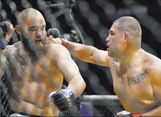  ?? ERIK VERDUZCO/LAS VEGAS REVIEW-JOURNAL @ERIK_VERDUZCO ?? Travis Browne, left, absorbs a right hand in his heavyweigh­t clash against Cain Velasquez at T-Mobile Arena in July. Browne, who lost the bout in a technical knockout, is looking to regroup Sunday against Derrick Lewis.