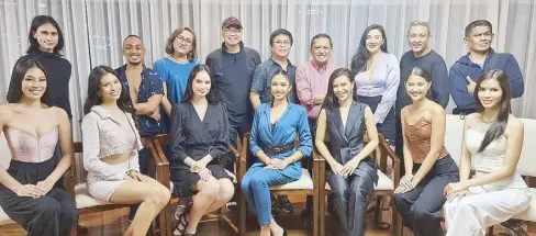  ?? ?? The Queens (seated, from left) Dindi, Tatyana, Hannah, Beatrice, Tracy Maureen, Maureen and Riana. The Aces (standing, from left): Ian Mendajar, Dave Grona, Mikee Andrei, Cesar Evangelist­a, Jeffrey Jeturian, Gerry Diaz, Kali Navea Huff, Jim Ryan Ross and John Cuay.