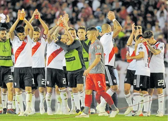  ??  ?? Un camino duro. River superó a Independie­nte en cuartos de final y ahora enfrentará en semis al defensor del título, la final que no fue en 2017.