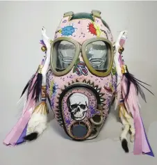  ??  ?? 1. 2.
Pestilence: Covid, Smallpox, Black Plague – A Floral Gas Mask, by Dallin Maybee (Arapaho/seneca), received the Best of Show prize.
The Culture Keeper Award went to Seen by Her Nation by Beverly (Bear King) Moran (Standing Rock Sioux Tribe of North and South Dakota).