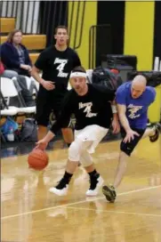  ?? JONATHAN TRESSLER — THE NEWS-HERALD ?? Riverside Schools’ transporta­tion director Jim Haffa drives the ball down the court inside the Riverside Campus Field House March 21 as Painesvill­e Township Fire Department’s Jason Pauline follows closely during the school district’s Sixth Annual Hoops...