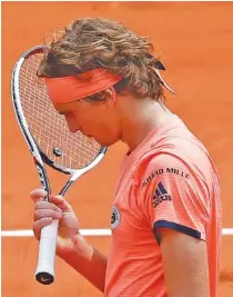  ?? THE ASSOCIATED PRESS ?? Alexander Zverev reacts after missing a shot against Damir Dzumhur during their third-round match Friday at the French Open.