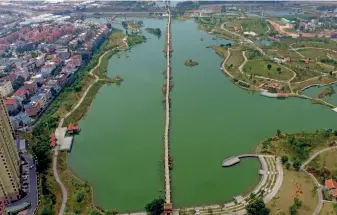  ??  ?? The ancient Anping Bridge, Quanzhou