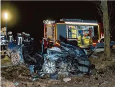  ?? Foto: Cordula Homann ?? Ungebremst raste ein Wagen auf der Staatsstra­ße 2030 von Fristingen her kommend über die Staatsstra­ße 2032 geradeaus in die Leitplanke.