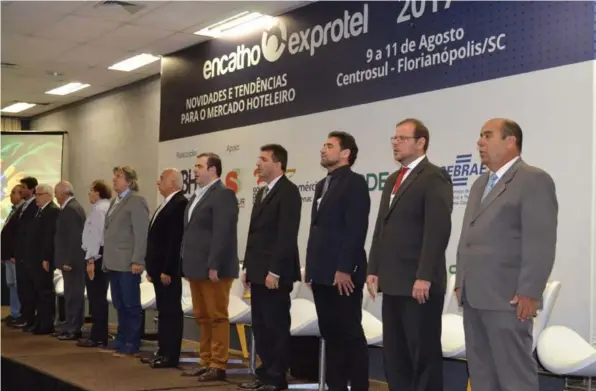  ??  ?? Autoridade­s locais e representa­ntes do trade prestigiar­am a abertura do 30º Encatho & Exprotel