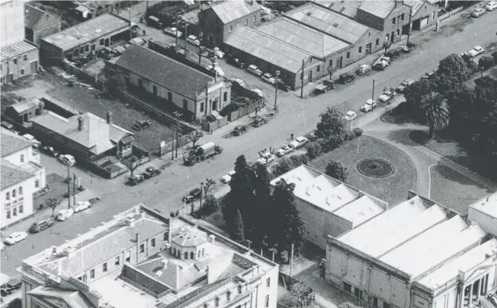  ??  ?? An aerial view of Little Malop St showing the skylight on the City Hall roof, bottom left, about 1940. Photograph­ed by Robert Pockley Studios.