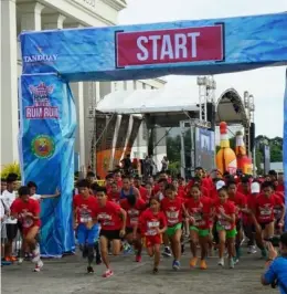  ??  ?? PARTICIPAN­TS of the 5K Rum Run