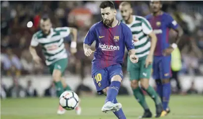  ?? Foto: Manu Fernández/dpa ?? Auch im Spiel gegen Eibar ist Lionel Messi nicht zu stoppen und erzielt vier Tore.