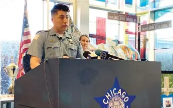  ?? JAKE WITTICH/SUN-TIMES ?? CPD Officer Israel Martinez explains how he treated a 15-year-old boy who was stabbed last month near the North/Clybourn CTA station.