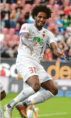  ??  ?? Caiuby eröffnete den Torreigen gegen den SC Freiburg mit dem 1:0. Am Ende gewann der FC Augsburg nach seinem bisher besten Saisonauft­ritt mit 4:1. Foto: Ulrich Wagner