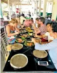  ??  ?? Bloggers experienci­ng the authentic Jaffna vegetarian cuisines