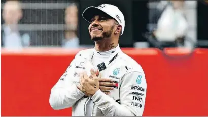  ?? DAN ISTITENE / GETTY ?? Lewis Hamilton logró ayer su tercera pole consecutiv­a en Montmeló, la segunda de este curso
