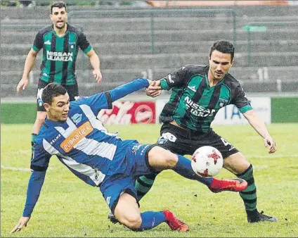  ?? FOTO: MIREYA LÓPEZ ?? Con el objetivo de seguir adelante El Alavés B tiene que remontar en Ibaia el 3-2 que encajó en la ida contra el Laredo