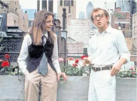  ??  ?? Annie Hall. El filme ganó cuatro Oscar y se verá el proximo sábado.