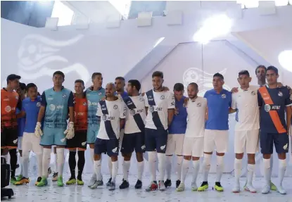  ?? MIREYA NOVO ?? Manuel Jiménez presentó su plantel con su nuevo logo, colores y uniforme.