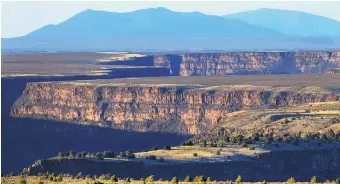  ?? DEAN HANSON/JOURNAL ?? The Rio Grande Gorge, seen here at dusk in March 2013, is the centerpiec­e of the Rio Grande del Norte National Monument.