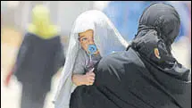  ?? AFP ?? An Iraqi woman with a child at the AlKhazir camp.