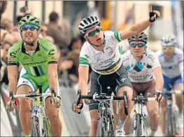  ?? TONI ALBIR / EFE ?? El ciclista belga venció en la llegada a Banyoles