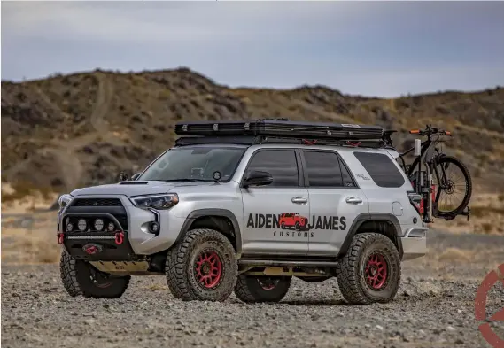  ??  ?? Black and red accents help perfectly tie everything together on Fisher’s Classic Silver Metallic 4Runner.