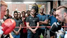  ?? PHOTOSPORT ?? Crusaders coach Scott Robertson, centre, looks on as Joseph Parker, right, and his trainer, Kevin Barry work out during a training session in Christchur­ch.