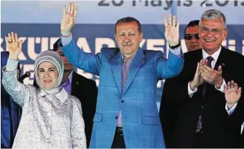  ?? Reuters ?? Polarising style of leadership Turkey’s President Tayyip Erdogan, accompanie­d by his wife Emine Erdogan and Turkey’s EU Affairs Minister Volkan Bozkir, greets his supporters in Istanbul.