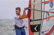  ?? FOTO: VL ?? Vincent Langer geht als amtierende­r Weltmeiste­r beim Multivan Windsurf-Cup, der höchsten deutschen Regattaser­ie im Windsurfen, an den Start.