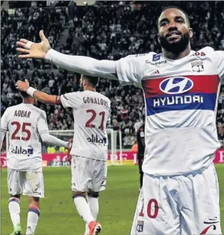  ??  ?? LACAZETTE. El delantero internacio­nal fue traspasado a la Premier League dejando mu