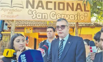  ?? ?? El ministro de Educación, Nicolás Zárate, anunció la formación de un comité de crisis en Guairá.