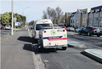  ?? PHOTO: SUPPLIED ?? Lunch in the shuttlelan­e . . . A Super Shuttle vehicle parked in the Cumberland St cycle lane last month.