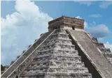  ??  ?? 坎昆的奇琴伊查金字塔­神廟，是世界七大奇蹟之一。