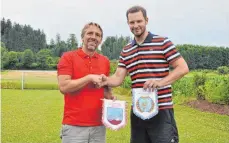  ?? FOTO: BBB ?? Timo Reutter aus Wangen (links) und Marco Küchler aus Jettkofen werden beim Dorfcup Wimpel austausche­n.